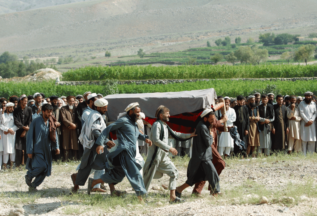 Ataque dos Estados Unidos mata ao menos 30 agricultores no Afeganistão