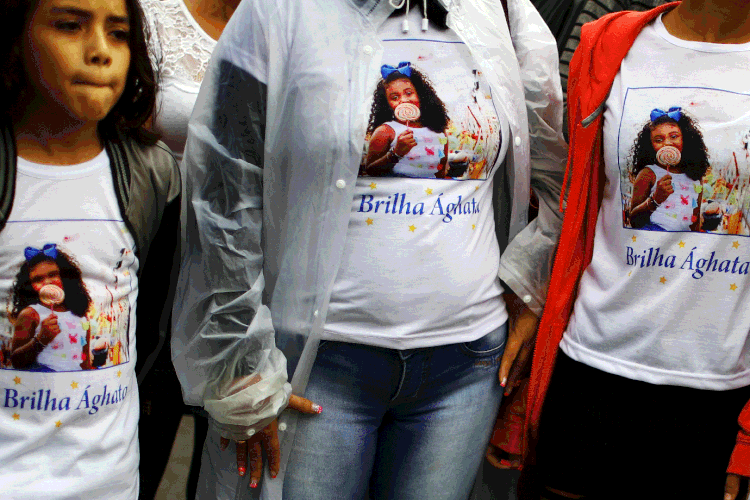 Protesto após a morte de Ágatha Félix, de 8 anos (Pilar Olivares/Reuters)