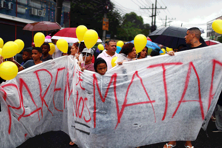 Manifestação no Rio em memória a menina Ágatha Felix, de 8 anos (Pilar Olivares/Reuters)