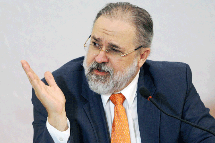 Augusto Aras: "Sobre a proteção de Deus, assumo nessa cerimônia o comando da PGR" (Roberto Jayme/TSE/Agência Brasil)