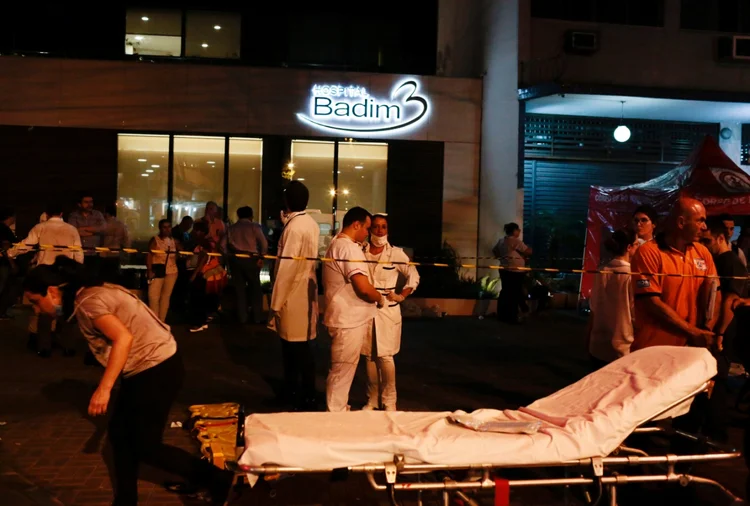 Fachada Badim: hospital pegou fogo na última quinta-feira, 12 (Ian Cheibub/Reuters)