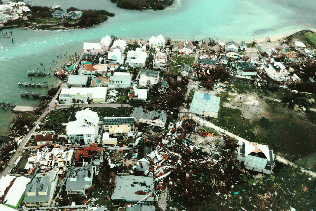 Furacão Dorian avança para EUA após provocar devastação nas Bahamas