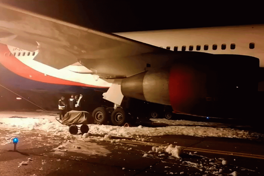 Aterrissagem de emergência de Boeing deixa 56 feridos na Sibéria