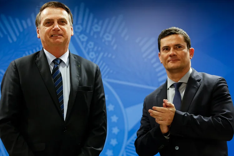 Jair Bolsonaro e Sergio Moro: derrubada de vetos à Lei do Abuso representa derrota do governo para o Congresso (Carolina Antunes/PR/Flickr)