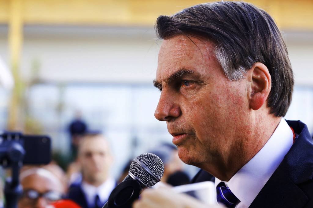 Bolsonaro diz que vai à ONU "nem que seja de cadeira de rodas"