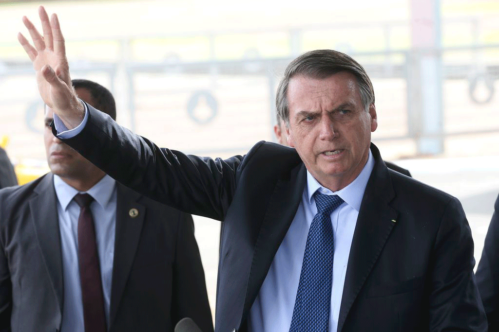 Após aumento na rejeição, Bolsonaro questiona credibilidade do Datafolha