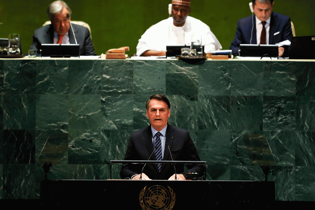 Bolsonaro faz discurso combativo na ONU e cita "falácias" sobre Amazônia