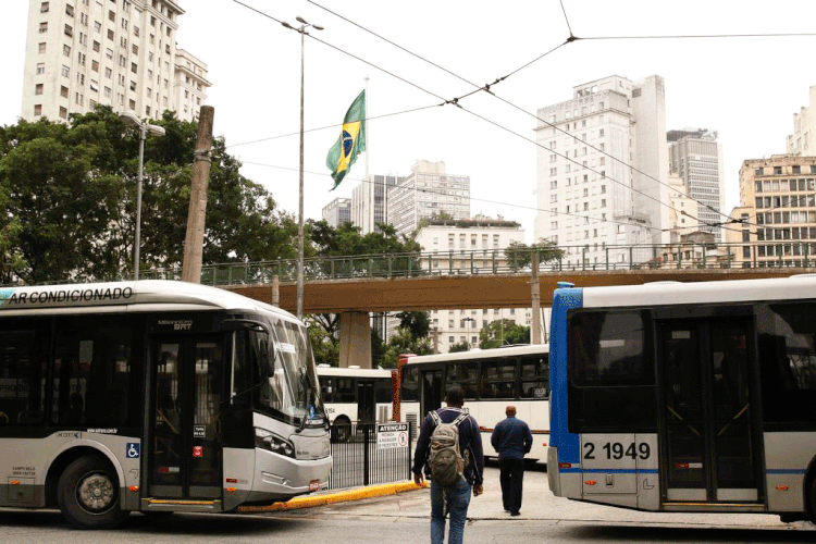 ÔNIBUS EM SP: paralisação terá início a partir da meia-noite (Rovena Rosa/Agência Brasil)