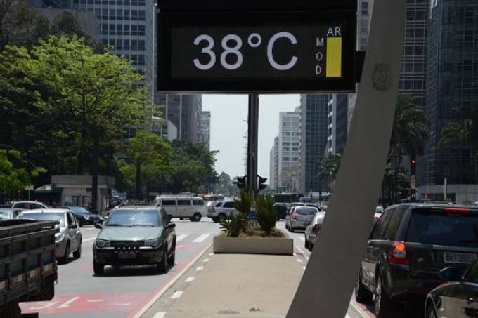 Com calor de quase 40º, São Paulo deve ter chuva à tarde