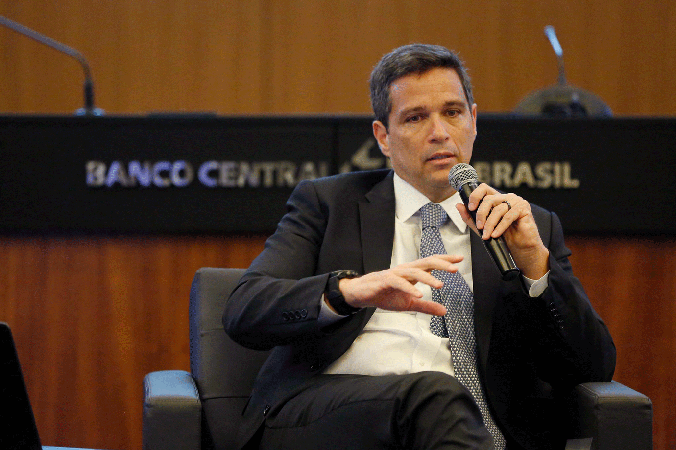 País passa por pior momento, mas crescerá, diz presidente do BC