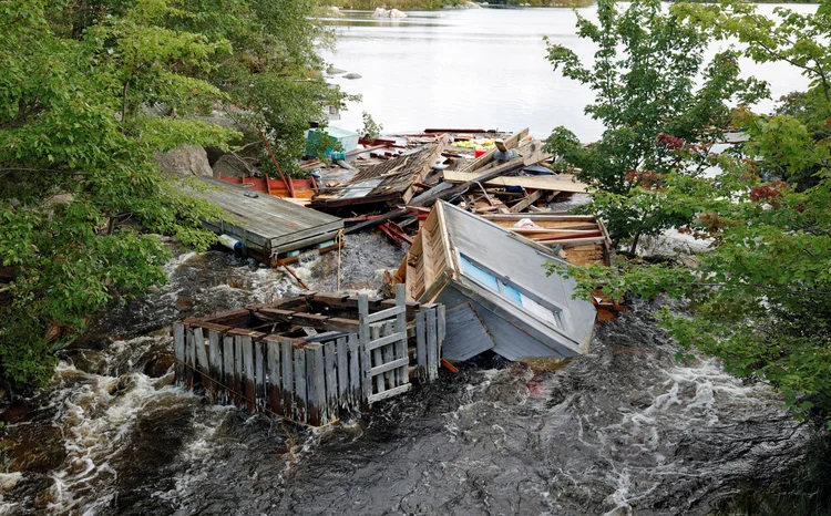 Galpão de pesca destruído após a passagem do Dorian por Halifax, no Canadá: furacão deixou mais de 500.000 casas sem luz na costa (John Morris/Reuters)