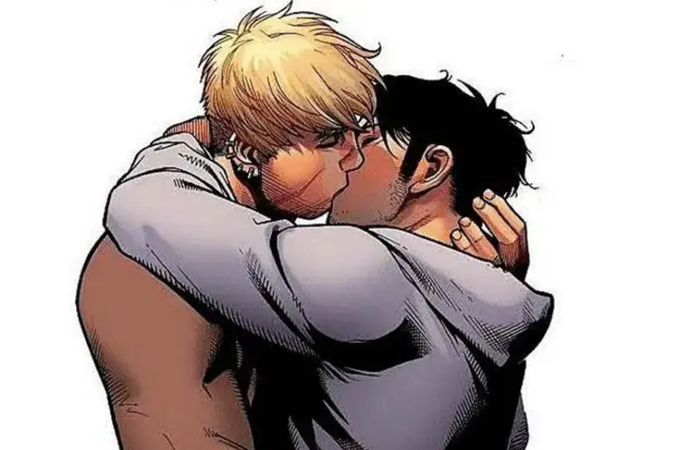 livro mostra uma cena de beijo entre os namorados Wiccano e Hulkling (Marvel Commics/Reprodução)