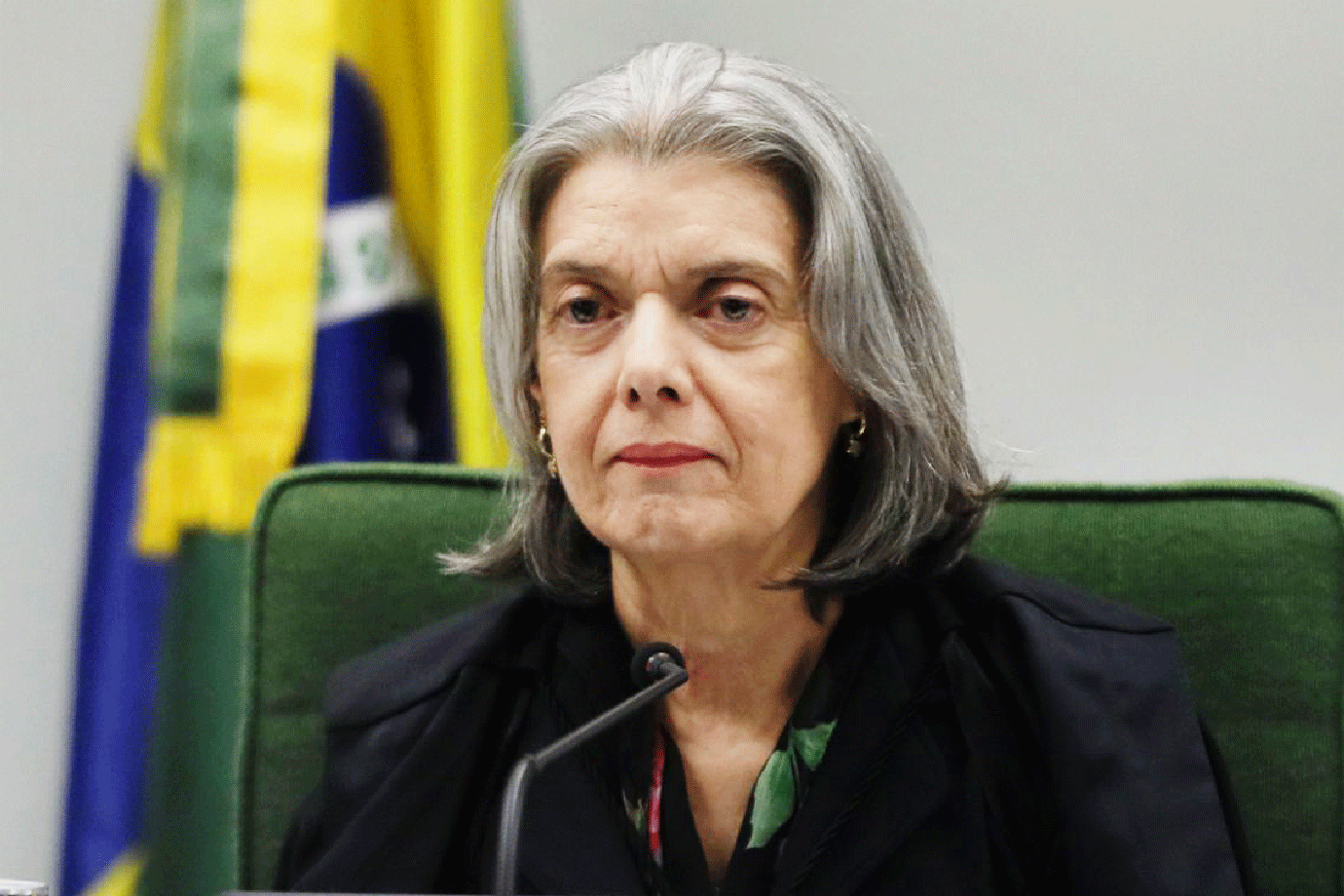 Democracia não se compadece com segredos, diz Cármen Lúcia sobre dossiê