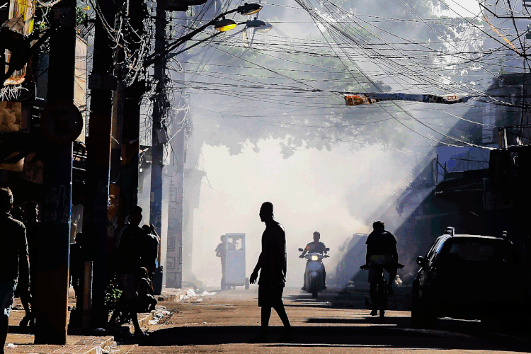 Cidade de Deus: viaturas do Bope da se chocaram hoje (3) com casas na comunidade (Mario Tama/Getty Images)