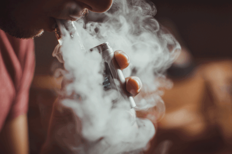 Cigarro eletrônico: Juul agora vende apenas três sabores (Akn Can _enol / EyeEm/Getty Images)