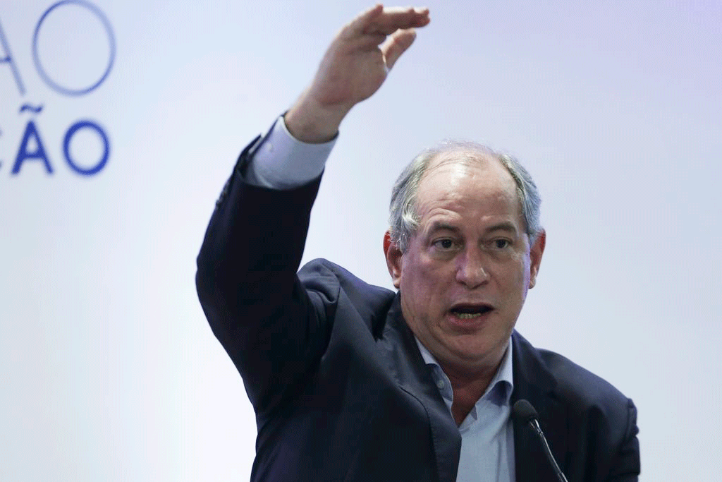 Carlos não merece uma reflexão, mas é "filhote do Bolsonaro", diz Ciro