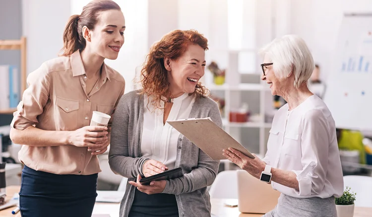 Nove em cada dez profissionais já trabalham em uma equipe com pessoas de diferentes gerações (Dmytro Zinkevych//Shutterstock)