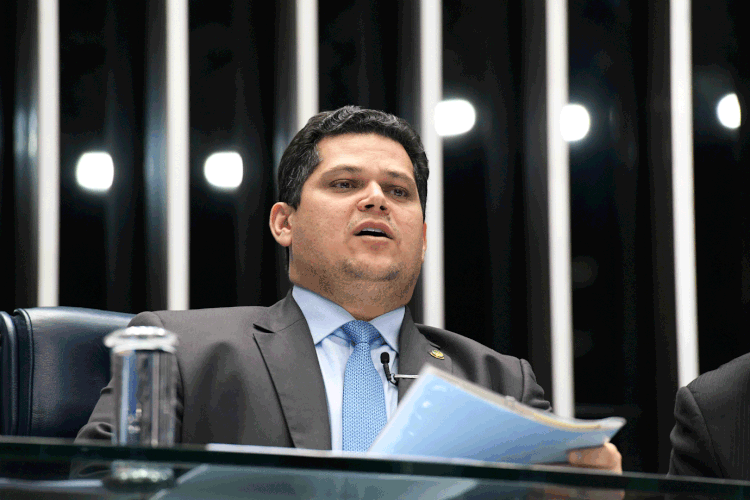 Alcolumbre: presidente do Senado votou para derrubar todos os vetos de Bolsonaro que proibiram a franquia gratuita de bagagem em voos domésticos (Roque de Sá/Agência Senado)