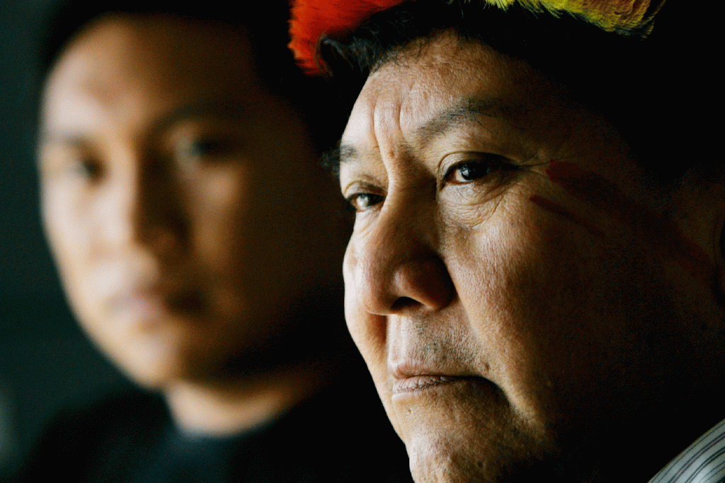 Indígena brasileiro leva "Nobel Alternativo" por luta pela Amazônia