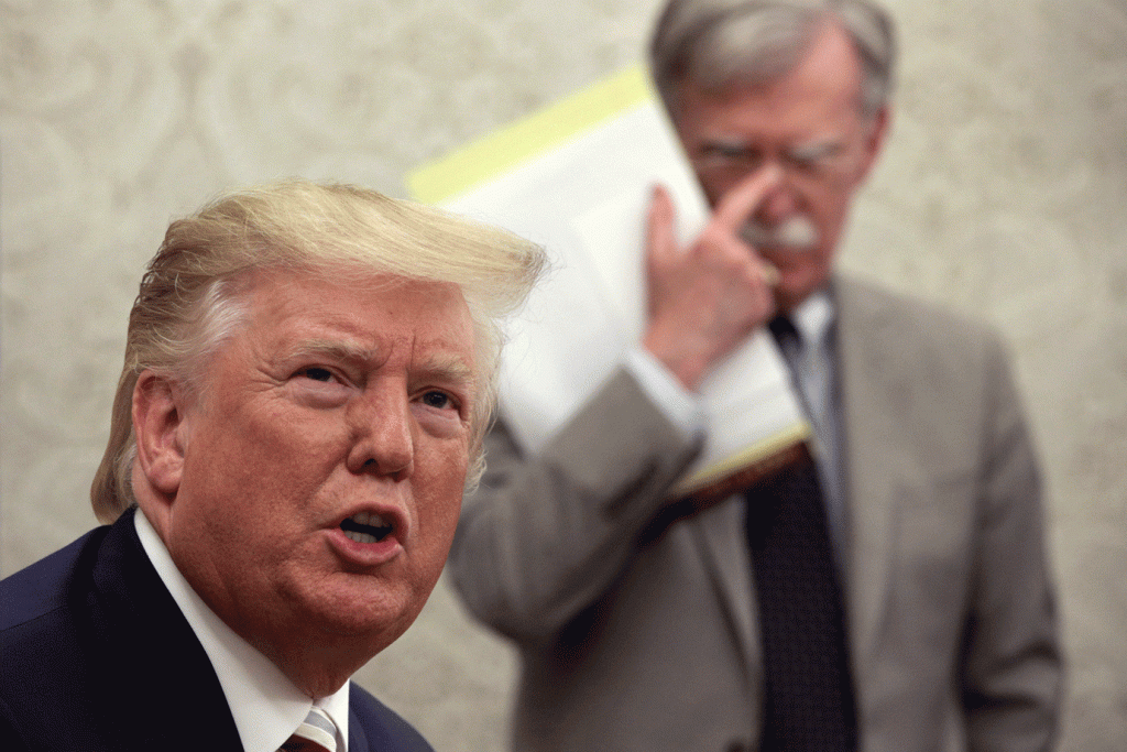Trump diz que Bolton passou do limite nas políticas para a Venezuela