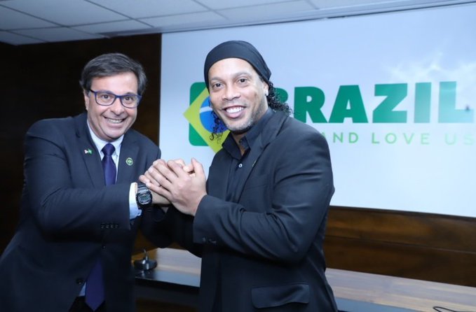 Com passaporte retido, Ronaldinho Gaúcho é o novo embaixador do Turismo