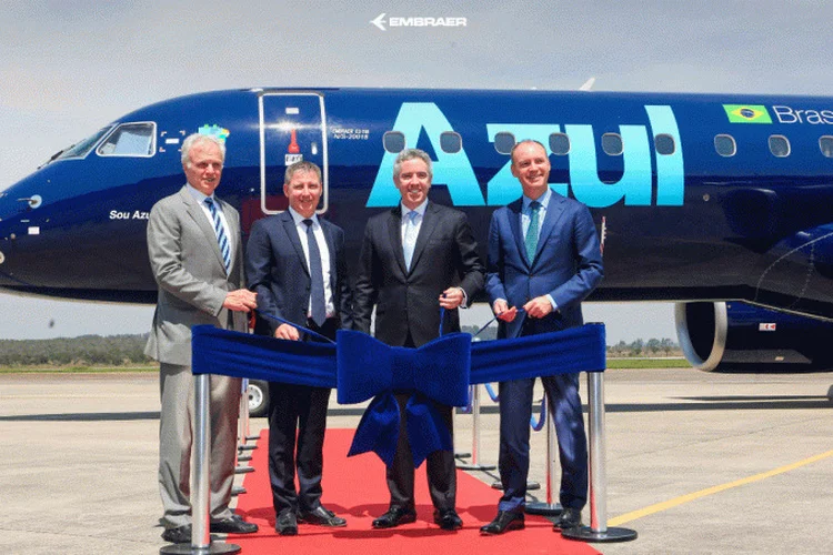 Azul com novo E195-E2 da Embraer, que estreou em outubro: frota nova ajudou na redução dos custos  (Embraer/Divulgação)