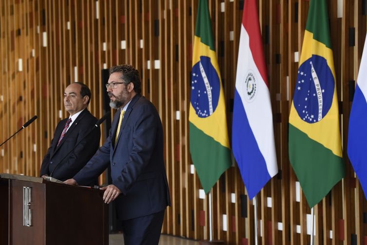 Brasil e Paraguai anunciam negociação de acordo automotivo