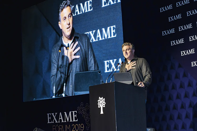 Luciano Huck, em palestra no EXAME Fórum: “A desigualdade é gritante. Se não fizermos nada, o país vai implodir” (Germano Lüders/Exame)