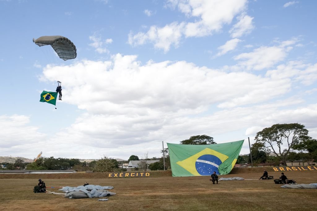 Cortes no orçamento vão afetar o Exército brasileiro