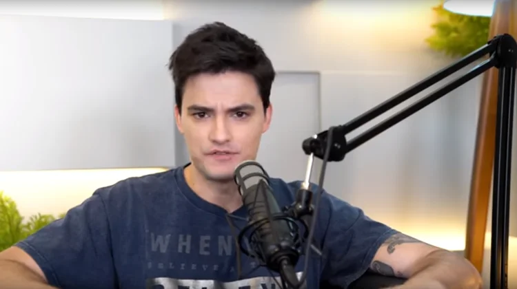 Felipe Neto: youtuber e apresentador disse ter alterado a rotina e pedido para a mãe deixar o Brasil por causa das ameaças que tem recebido (YouTube/Reprodução)