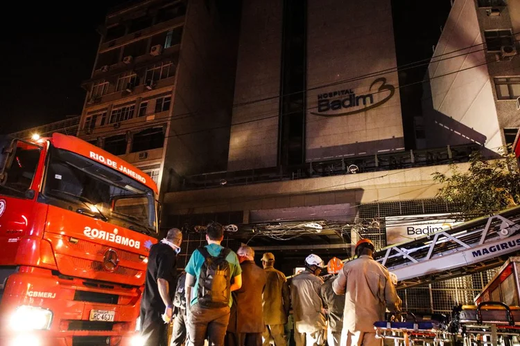Badim: no subsolo do hospital, onde começou o fogo após um curto-circuito, tinham 4 tanques com capacidade de armazenar 250 litros de óleo diesel em cada um (Fernando Frazão/Agência Brasil)