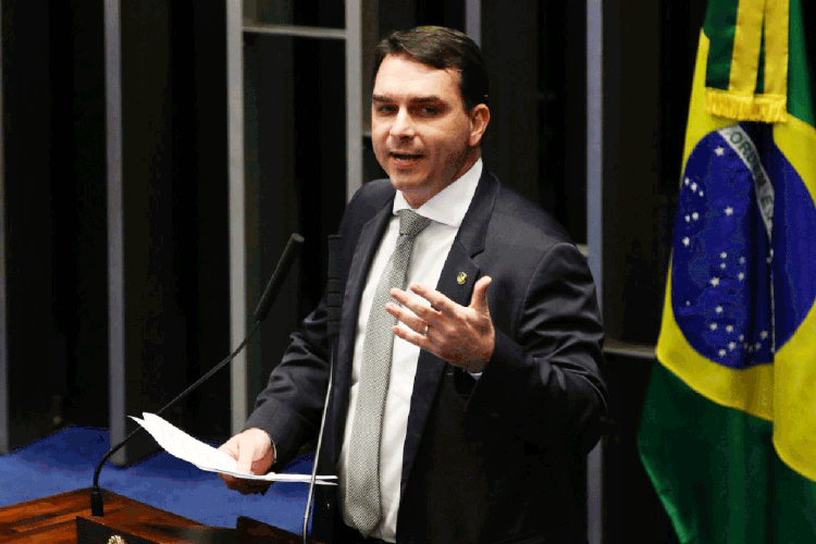 Flávio Bolsonaro: o senador também afirmou que um boleto em nome de sua mulher foi pago pelo PM porque os bancos já estavam fechados (Fabio Rodrigues Pozzebom/Agência Brasil)