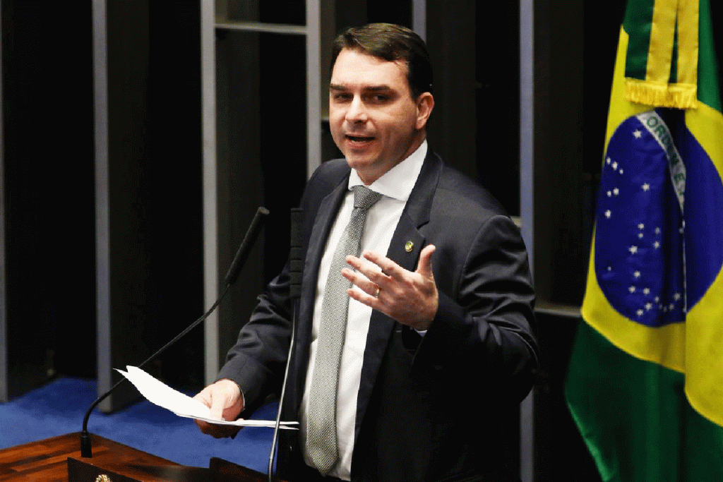 Flávio Bolsonaro: o senador também afirmou que um boleto em nome de sua mulher foi pago pelo PM porque os bancos já estavam fechados (Agência Brasil/Fabio Rodrigues Pozzebom)