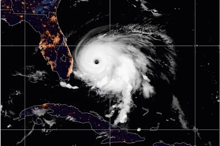 Furacão Dorian: com a lei de evacuação, o governo de Bahamas quer evitar novas mortes (NOAA/Reprodução)