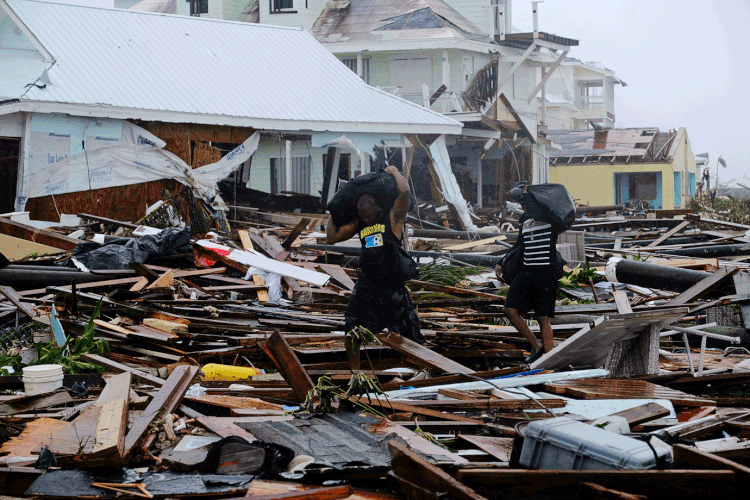 Furacão Dorian causa destruição nas Bahamas (Dante Carrer/Reuters)