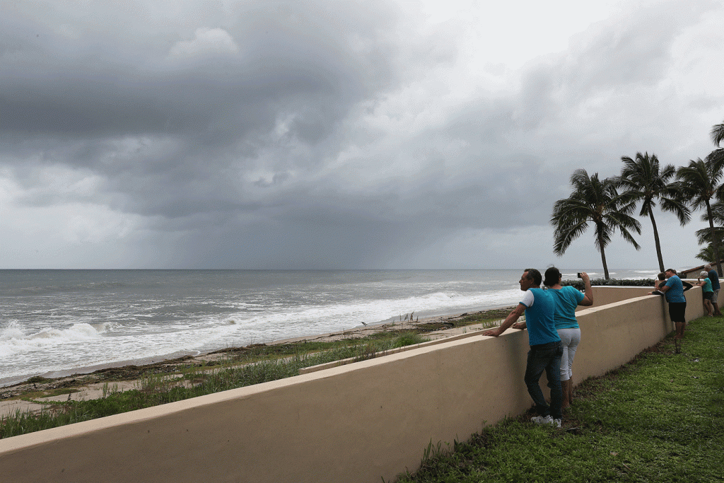 Trump declara emergência em 3 estados por passagem do furacão Dorian