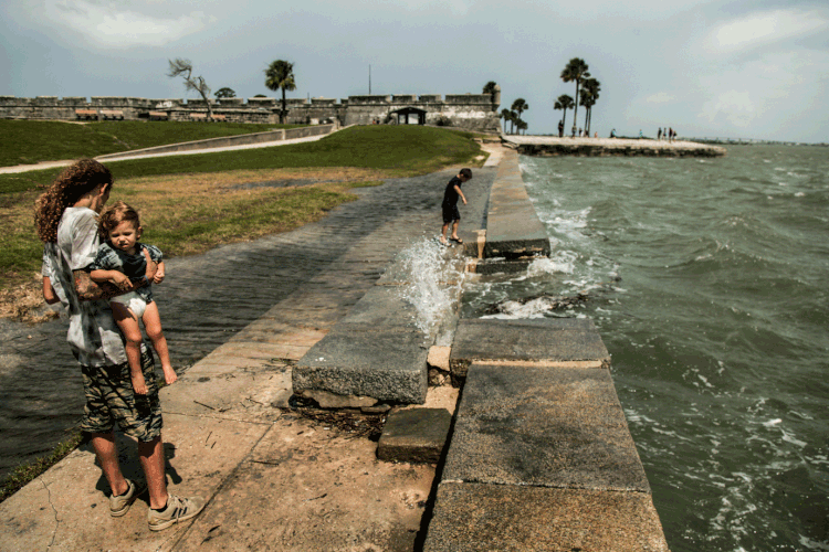 Bahamas: Furacão Dorian atingiu local com força, mas vem perdendo intensidade (Maria Alejandra Cardona/Reuters)