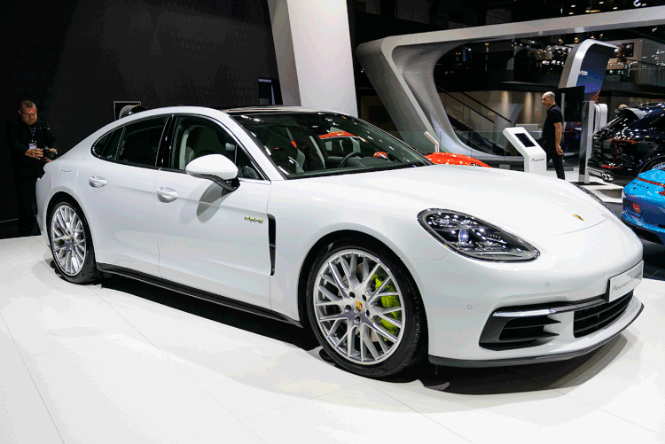 Porsche Panamera: proprietários dos veículos deverão agendar junto a uma concessionária da marca a programação da unidade de comando do airbag (Sjoerd van der Wal / Colaborador/Getty Images)