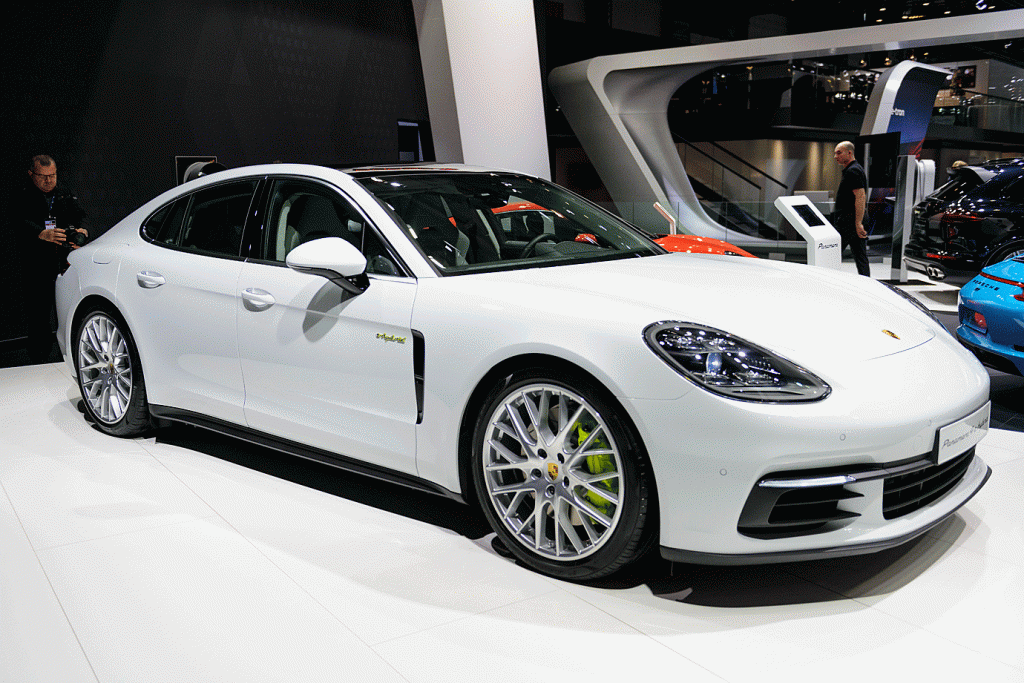 Porsche anuncia recall de veículos por problema no airbag