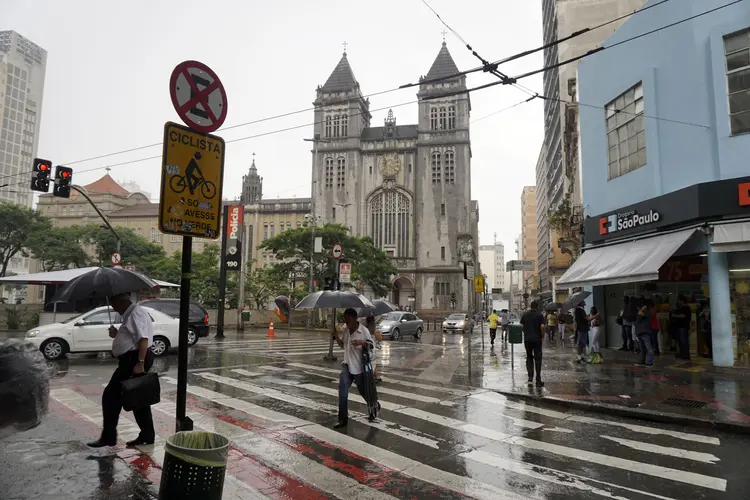 CHUVA EM SP: informações do Inmet mostram que, em agosto, ocorreram quatro dias com registro de chuva em São Paulo (Cris Faga/NurPhoto/Getty Images)