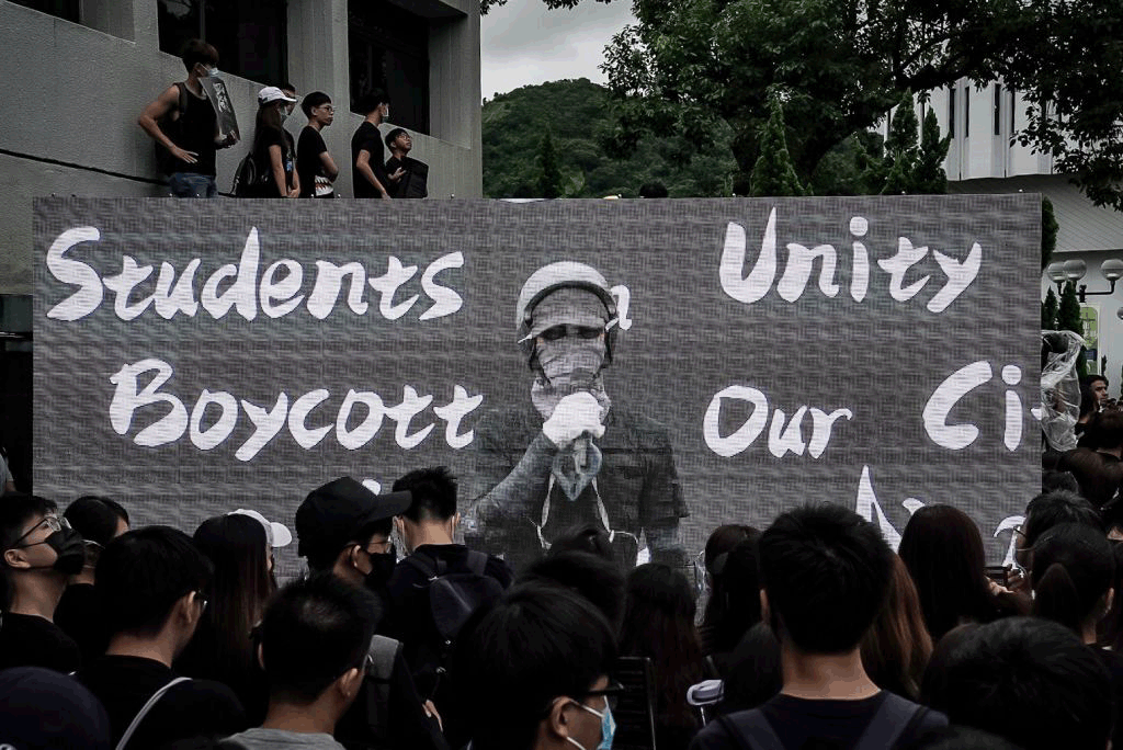 Estudantes de Hong Kong boicotam primeiro dia de aula