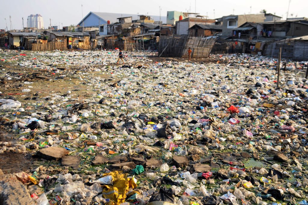Lixo; Poluição (Dasril Roszandi/Getty Images)
