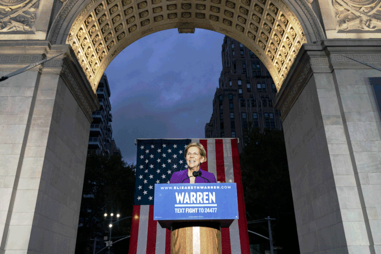 Elizabeth Warren: apoio à candidata vem no momento em que pesquisas de opinião mostram que ela tem ganhado força (Drew Angerer/Getty Images)