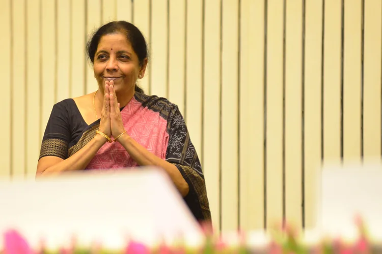 Nirmala Sitharaman: Empresas domésticas vão pagar um imposto de 22% comparado à alíquota anterior de 30%, disse a ministra das Finanças da Índia, na sexta-feira (Ramesh Pathania/Mint/Getty Images)