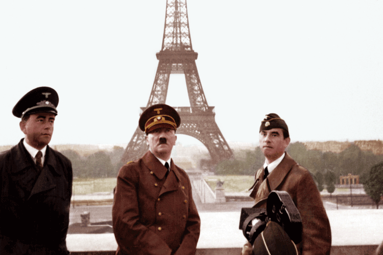 Hitler, ao centro, com apoiadores nazistas em Paris: França ficou sob domínio alemão de 1940 a 1944 (adoc-photos/Getty Images)