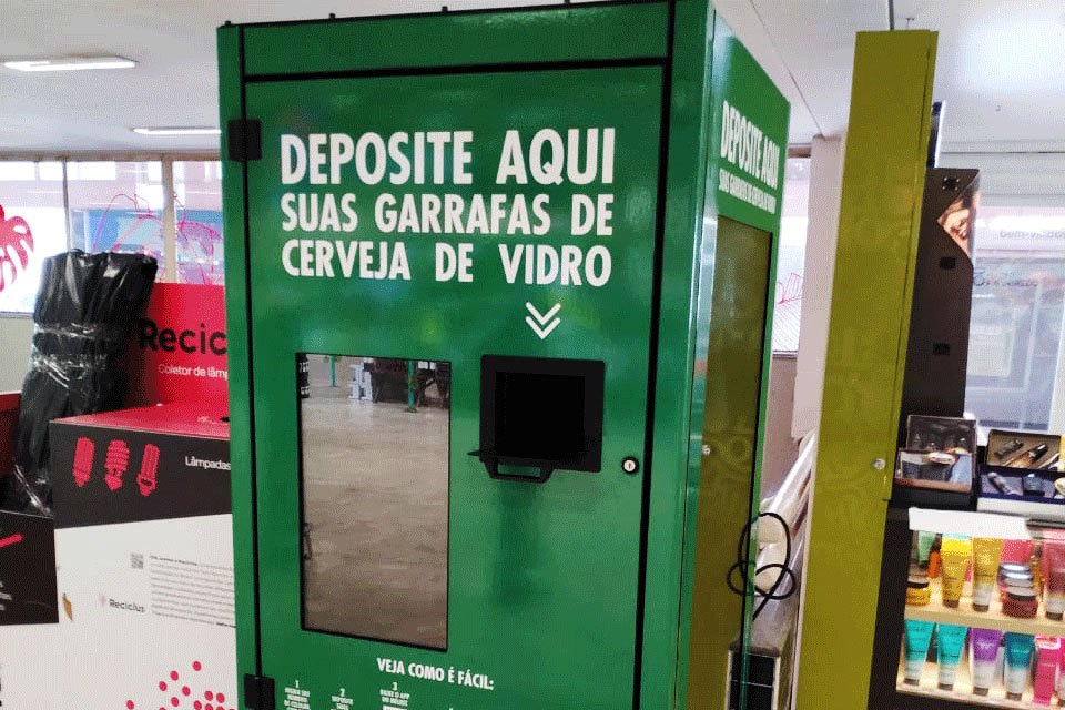 Heineken vai dar dinheiro para quem reciclar garrafas de vidro