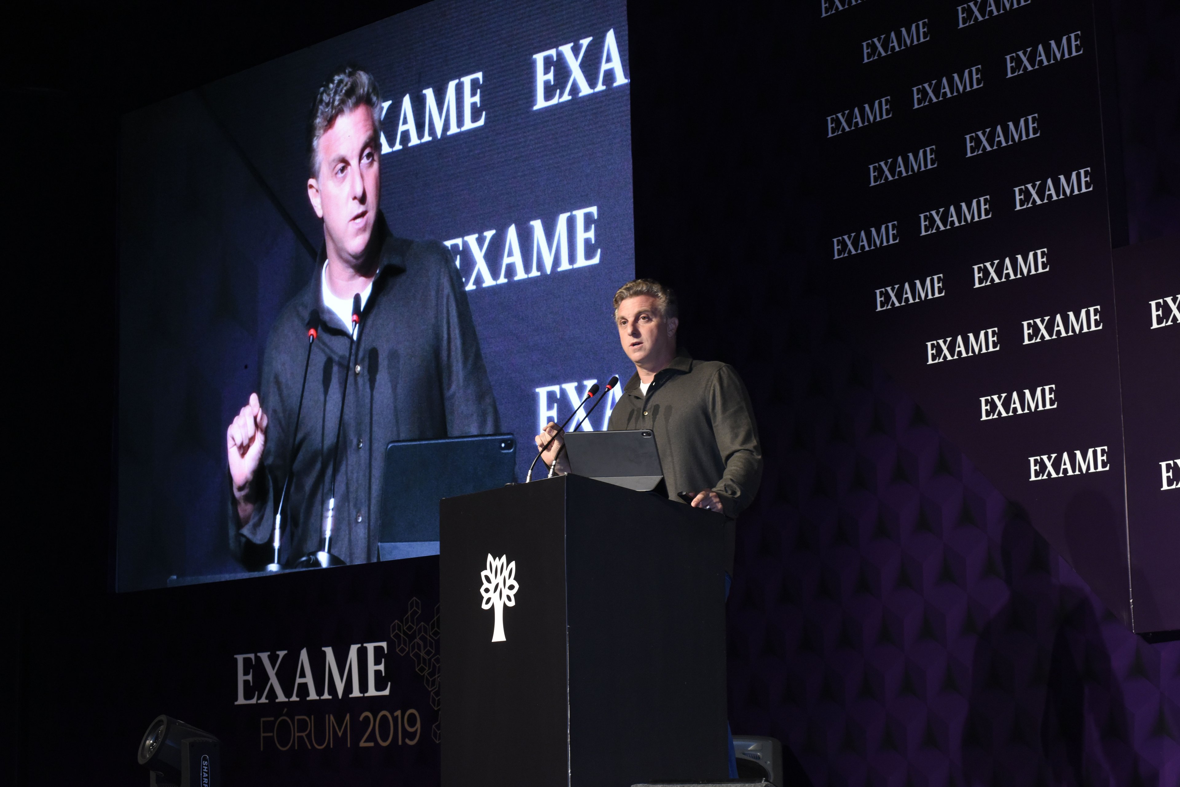 "Se não fizermos nada, o país vai implodir", diz Luciano Huck