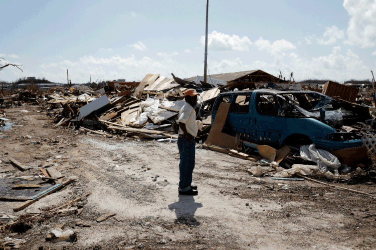 Humberto: furacão ganhou força e velocidade (Marco Bello/Reuters)