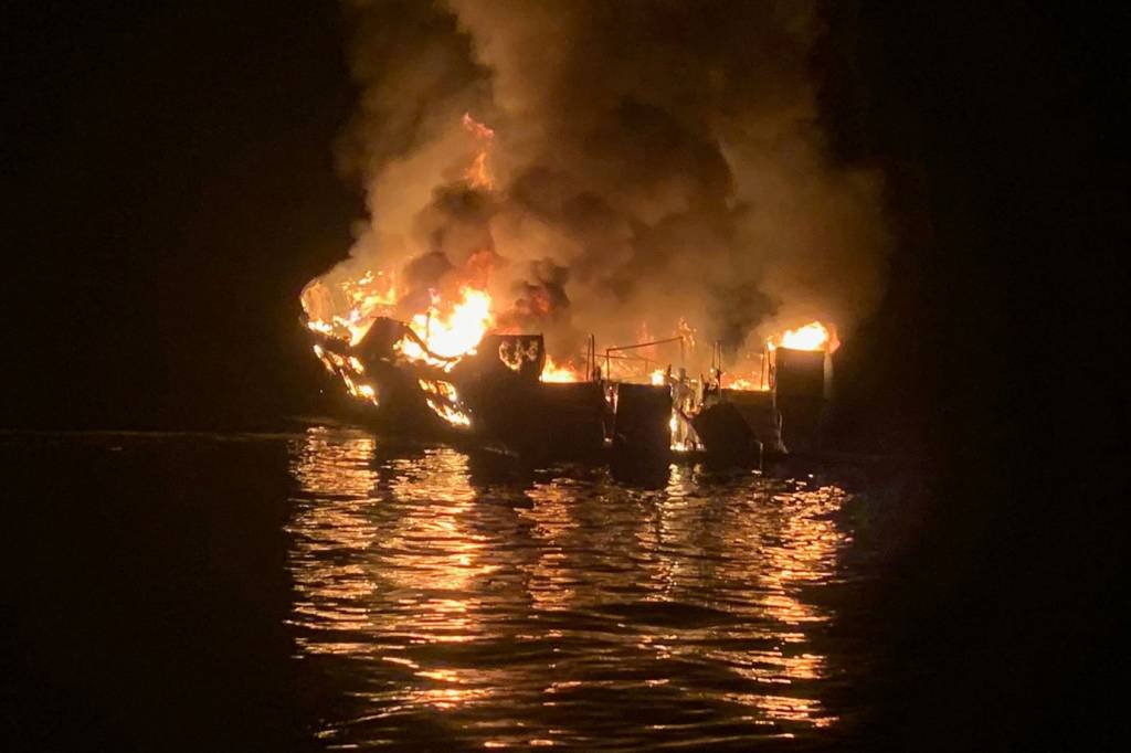 Incêndio em barco na Califórnia deixa, ao menos, 4 mortos