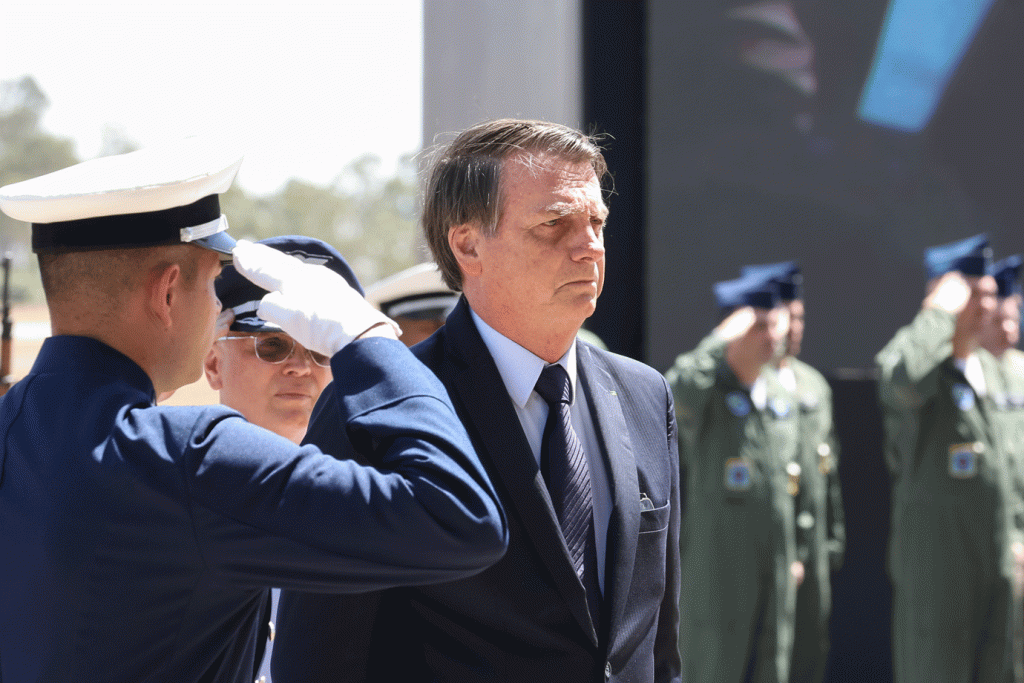 Bolsonaro diz que Brasil não será passivo com ataques à soberania